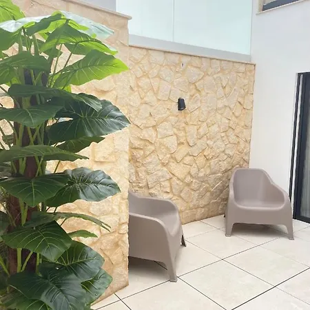 Apartment T1 Com Patio *